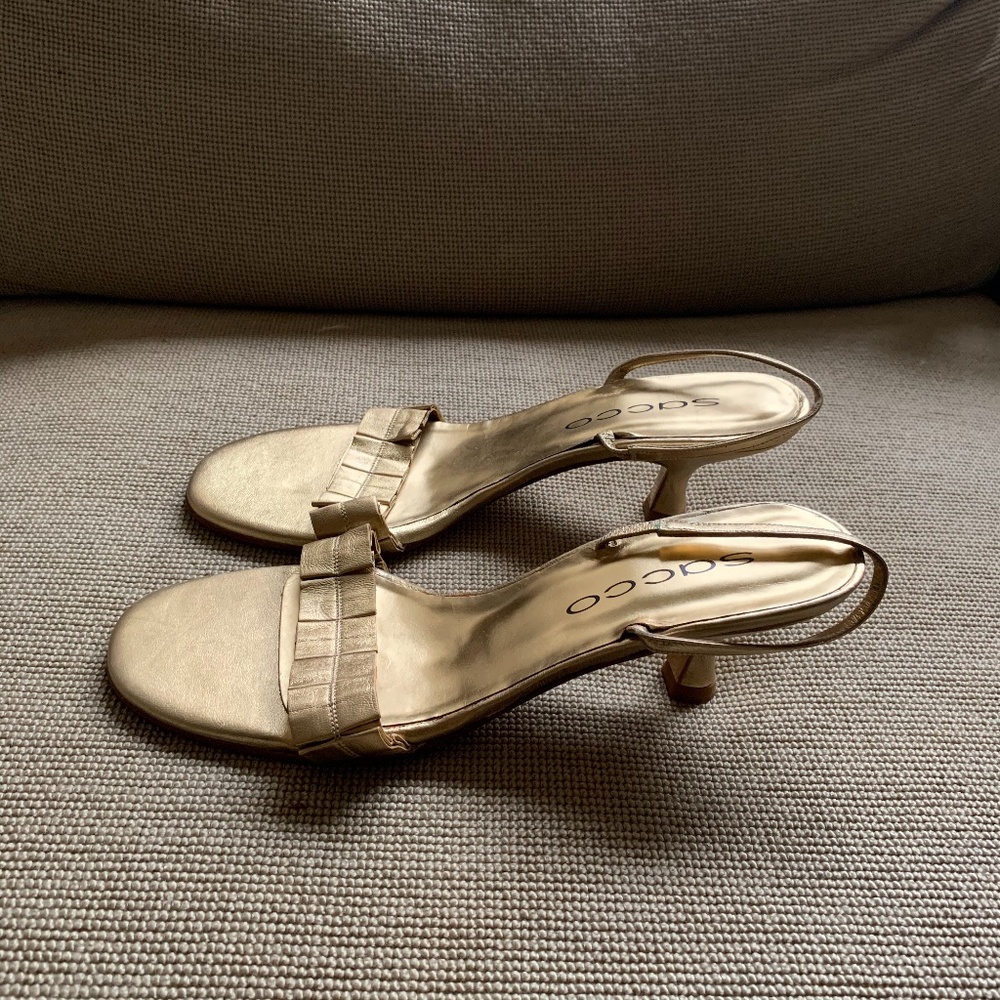 Women's Sacco Gold Sandals SZ 8.5